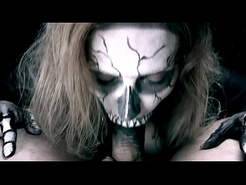 ❤️ Rapariga demoníaca a chupar pilas com a sua boca negra e a engolir esperma. ❤️❌ Porno em pt.serviporno.ru ️❤